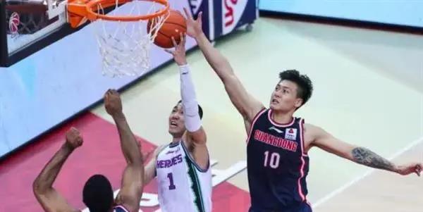 广东宏远大胜北京首钢，雄踞榜首！